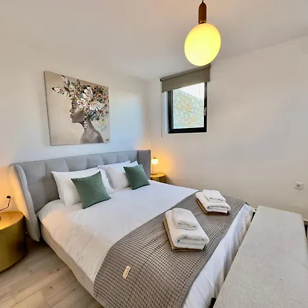 Eleni, Vamos Sea & Mountain View With Pool