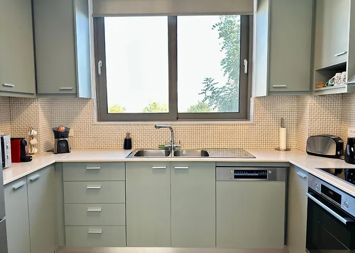 Eleni, Vamos Sea & Mountain View With Pool ハニア