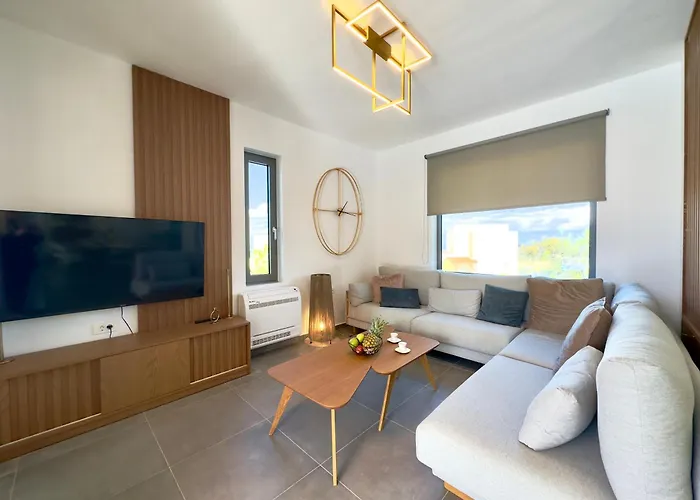 Eleni, Vamos Sea & Mountain View With Pool ヴィラ